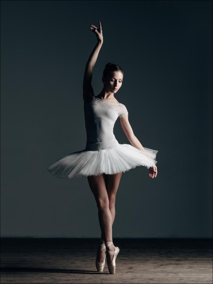 Dancer posing 30x40 cm